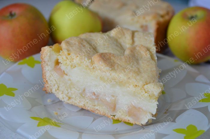 Яблочный пирог с заварным кремом.