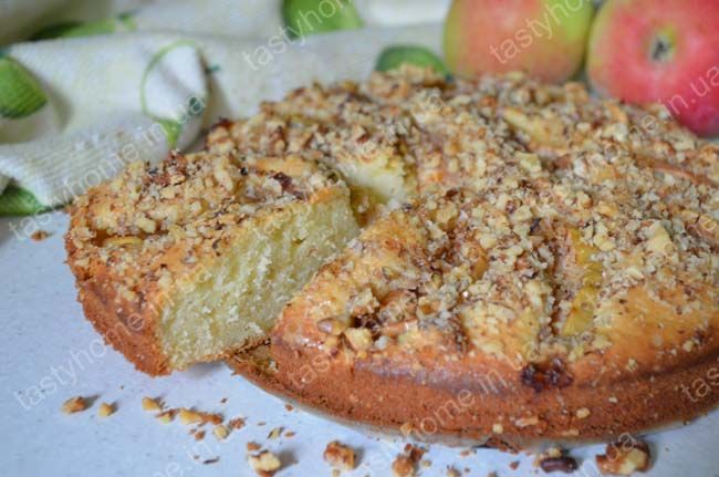 Яблочный пирог с орехами