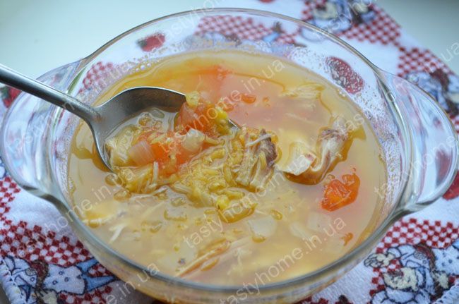 Чечевичный суп с курицей и помидорами