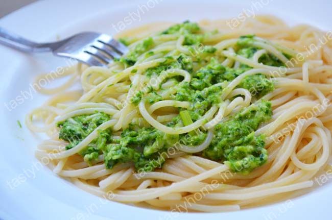 Спагетти в соусе из черемши