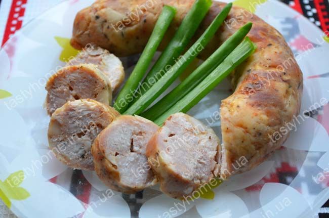 Домашняя колбаса из свинины и курицы
